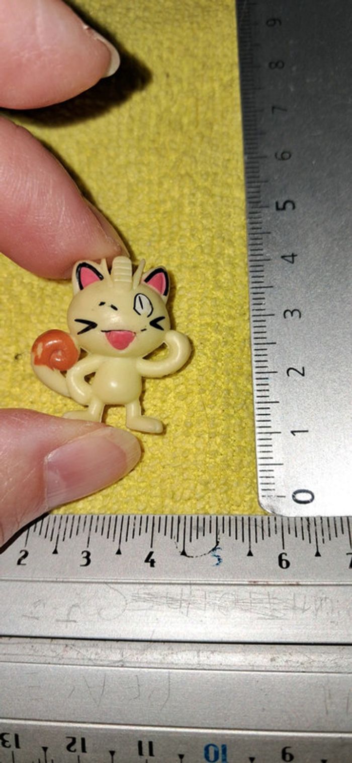 Pokemon figurine
