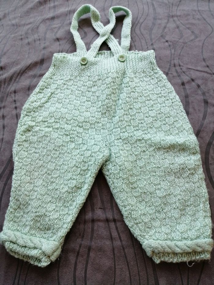 Pantalon à bretelles vert 6 mois / 1 an tricoté main Phildar