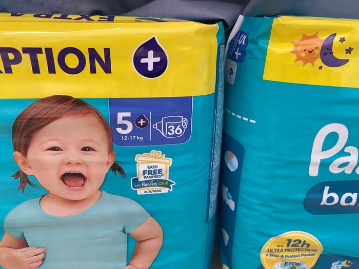 Deux paquets de couches Pampers taille 5 - photo numéro 2