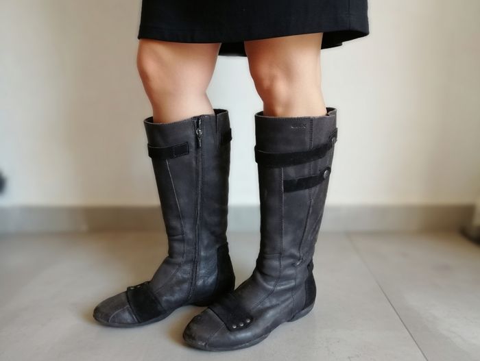 Bottes noires en cuir Taille 38 Geox (légères traces) - photo numéro 1