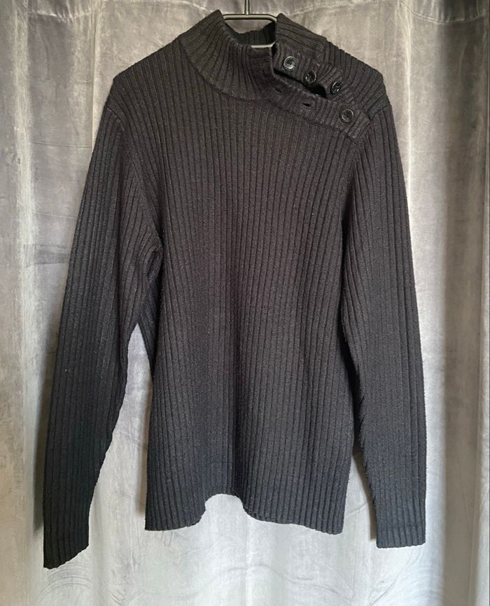 Pull noir avec col boutonné - photo numéro 3