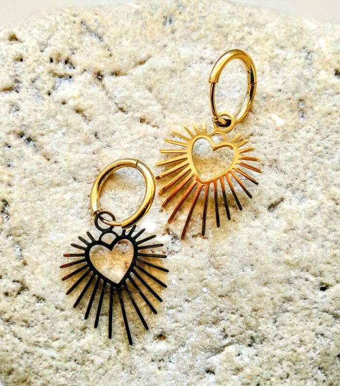 Boucles d'oreilles acier inoxydable et leur boîte - photo numéro 2