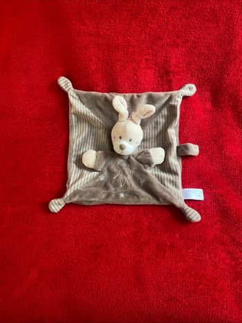 Kiabi Simba doudou lapin beige carré marron rayures étoiles argentées attache tétine Neuf jamais utilisé 