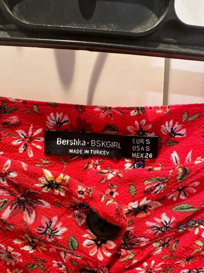 Mini jupe rouge fleurie Bershka - photo numéro 3