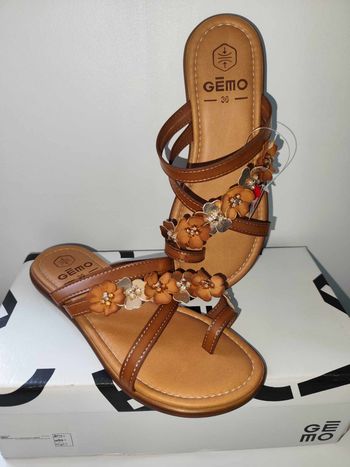 Paire de mules plates à fleurs Gemo , pointure 36 , neuves en boite