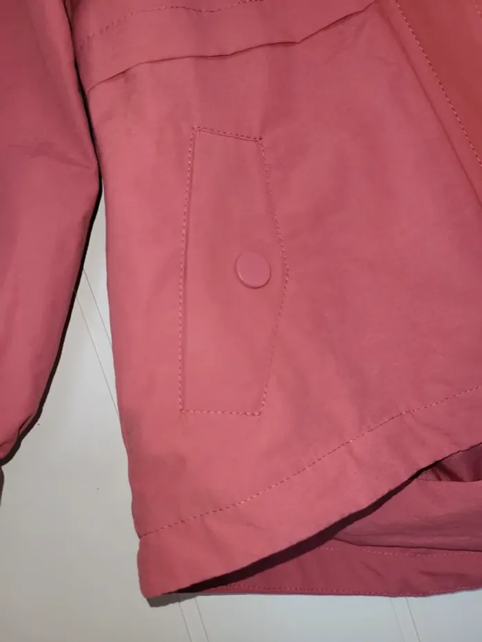 Petit imperméable rose pâle idéal mi saison - photo numéro 3