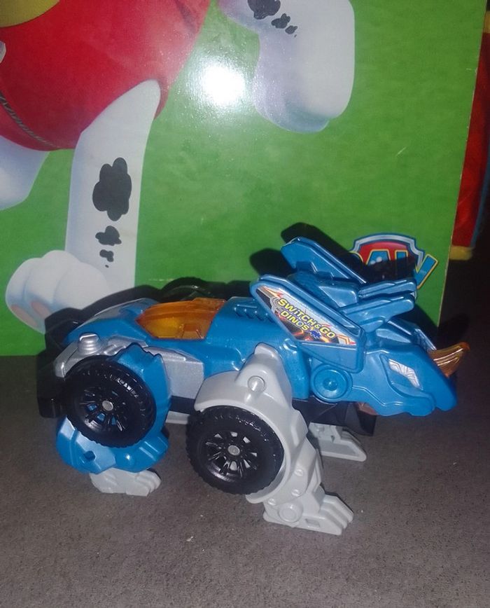 Voiture/robot dino