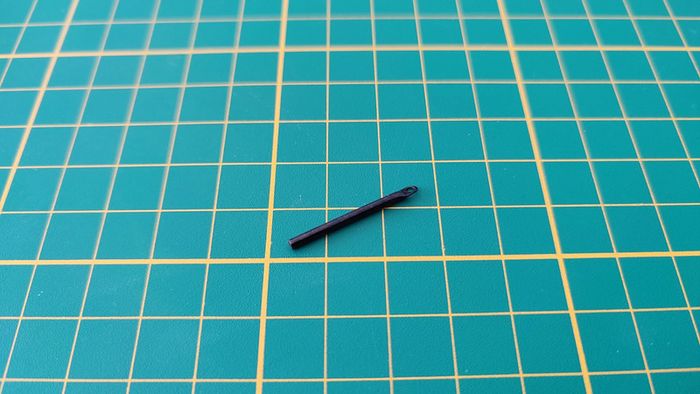 Corp d'amortisseur à gaz de couvercle de coffre 75C n°75 Porsche 911 Carrera RS 2.7 1/8 Altaya #B37