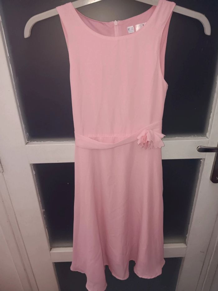 Robe rose pastel 11 ans élégante avec fleur à la taille