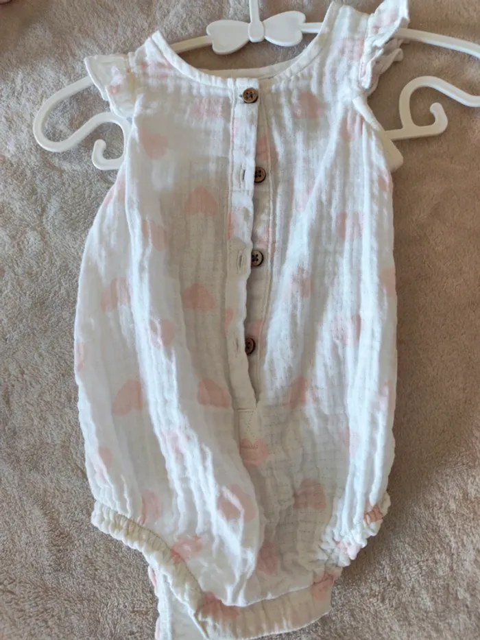 Combinaison courte imprimée cœur pour bébé fille - photo numéro 2