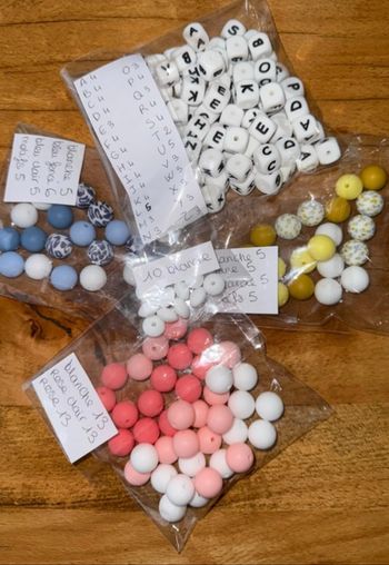 Lot 184 perles attaches tétines