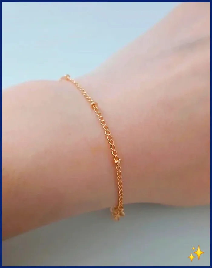 Bracelet doré chaine fine femme – tendance, élégant et lumineux - photo numéro 2