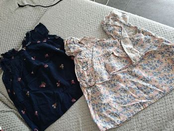 Lot de 2 blouses en 8 ans très bon état 