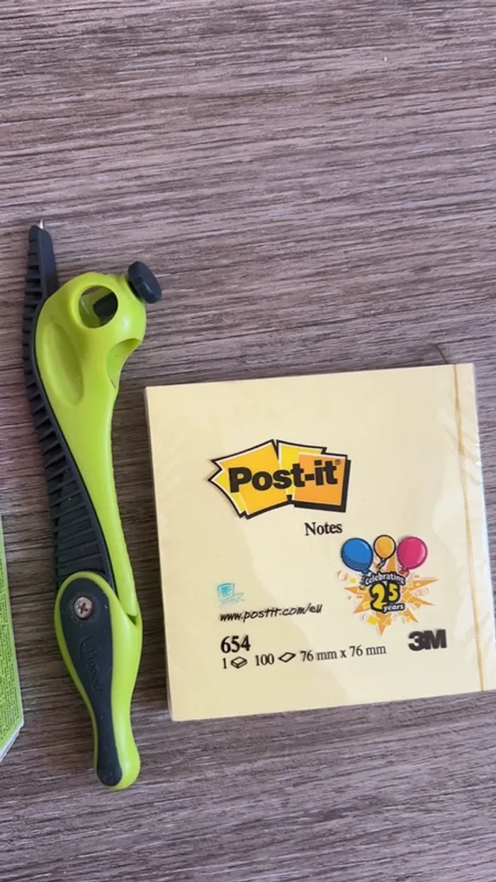 Lot stylos et autres matériels scolaires - photo numéro 4
