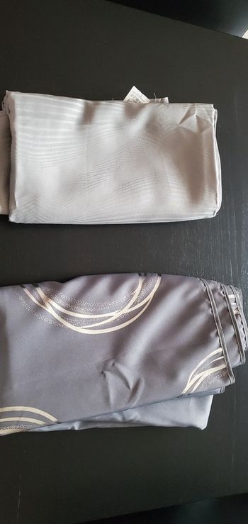 Lot de 2 nappes grises tachées