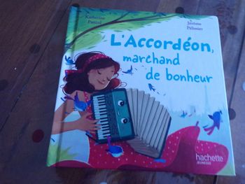 Livre macdo L'Accordéon marchand de bonheur  Katherine Pancole