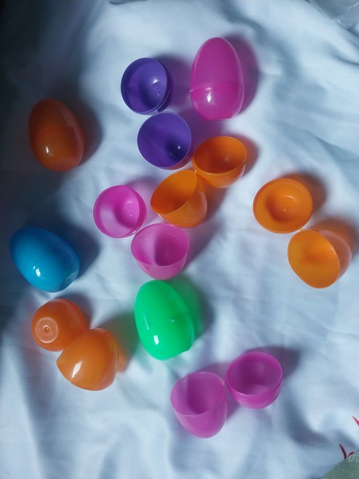 Lot de 50 œufs surprise colorés – prêts à être remplis - photo numéro 2