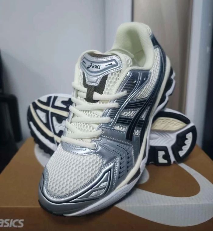 Asics Gel Kayano 14 taille 43.5 - photo numéro 4