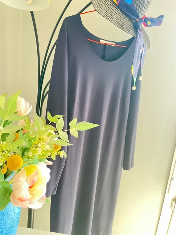 La robe bleue foncée - photo numéro 7
