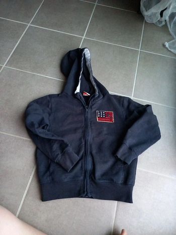 Sweat zippé capuche