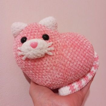 🩷 Chat rose fait main - Création crochet Saint Valentin