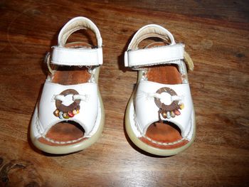 Sandalette blanche cuir Fille, Babybotte, point 21