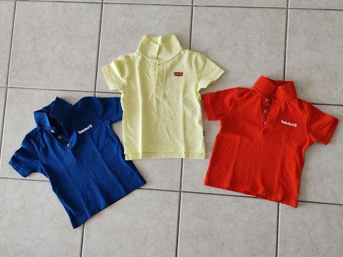 Lot de 3 polos officiels de marque  – 3 ans