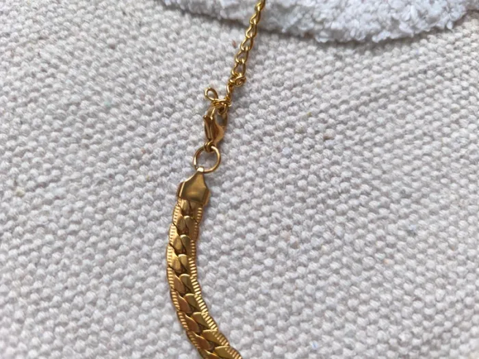 Collier chaîne dorée à maillons plats – style affirmé et lumineux - photo numéro 2
