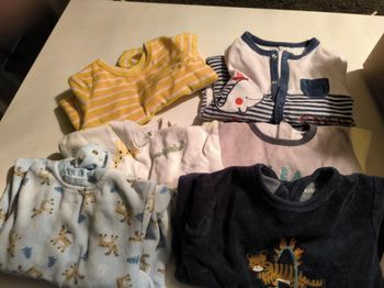 6 pyjamas 9 mois