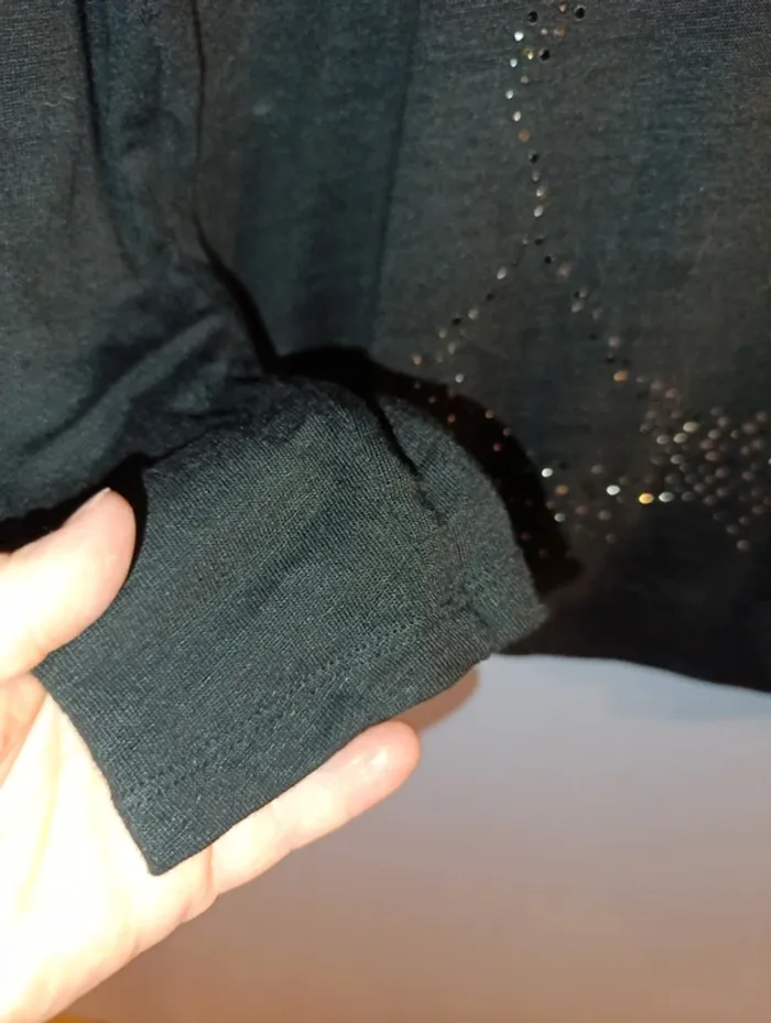 Sublime pull Sandro avec visage en strass taille 2 - photo numéro 5