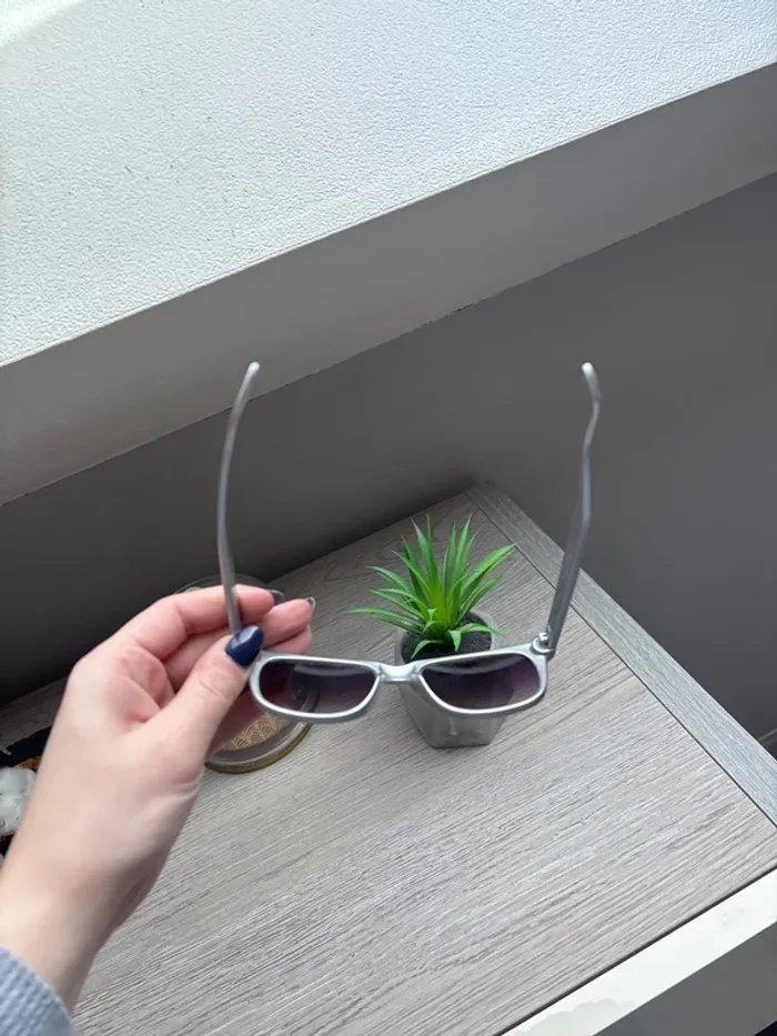 Lunette de soleil - photo numéro 4