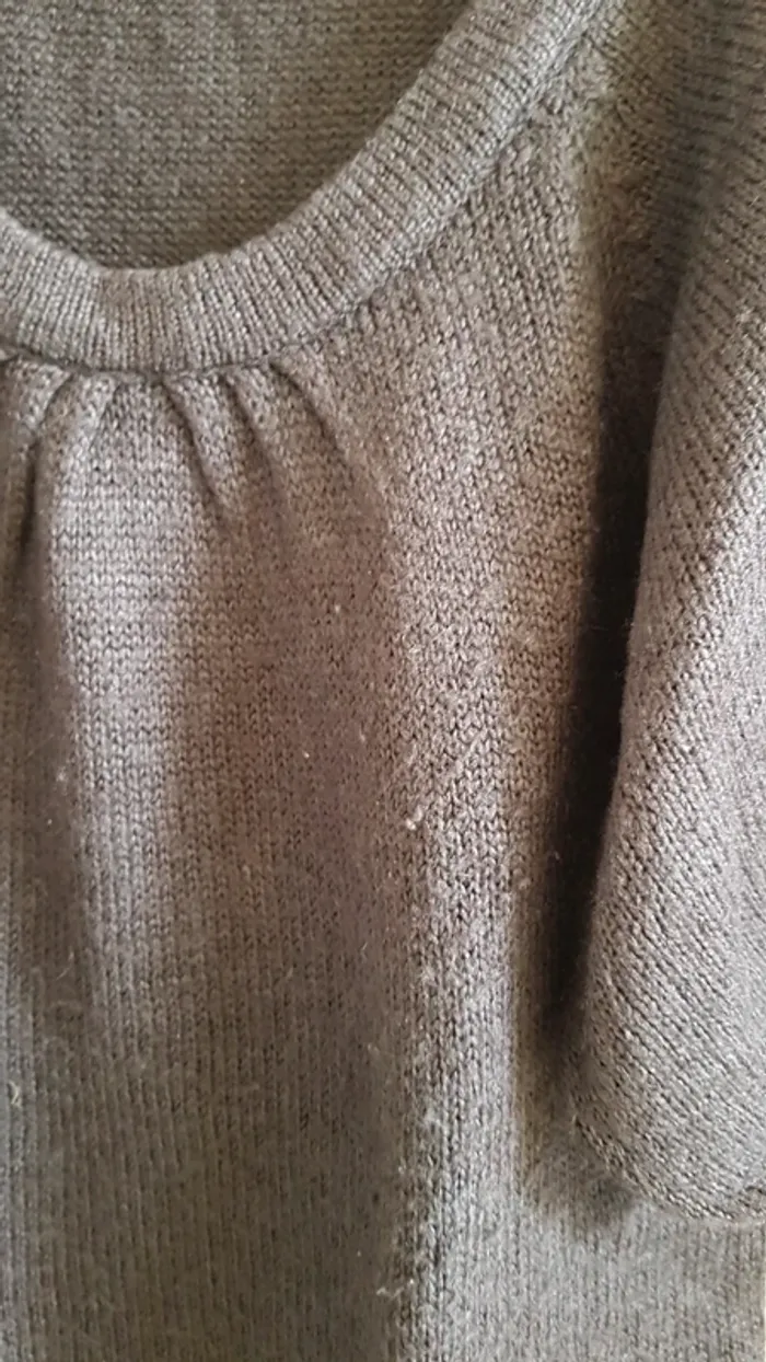 Pull gris manches courtes "boules" taille 2 - photo numéro 3