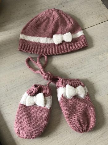 Très bel ensemble bonnet/ moufles fille 3/6 mois