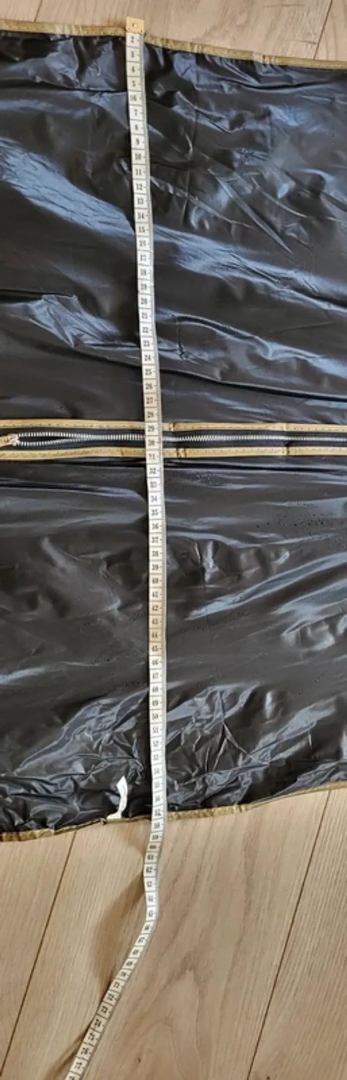 Housse de costume -  noir – légère et pratique - Très bon état - photo numéro 6