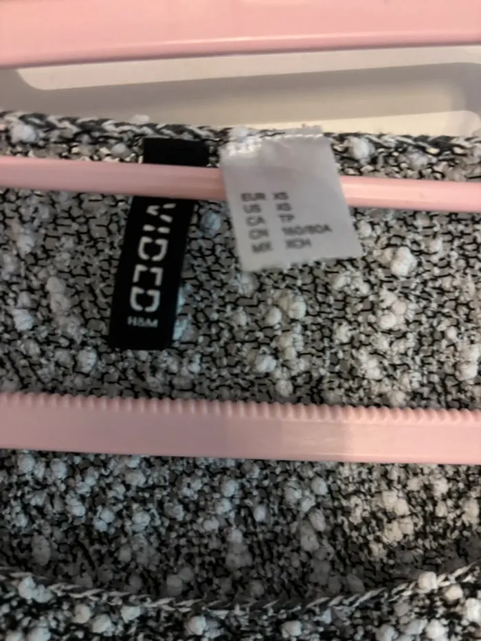Pull court texturé noir et blanc – H&M – Taille XS - photo numéro 3