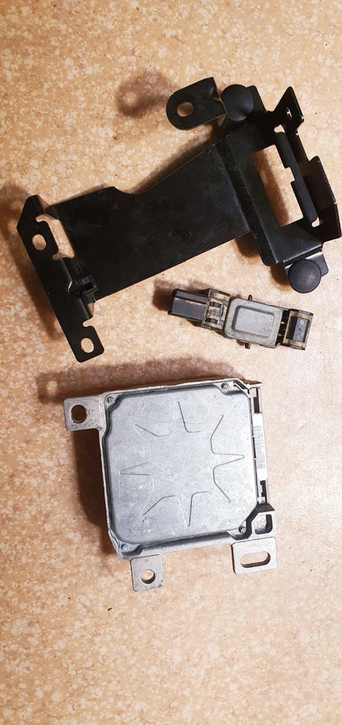 Renault boitier calculateur air bag - photo numéro 3