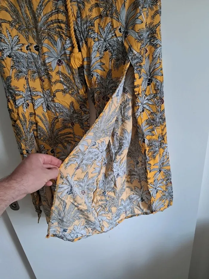 Pantalon fendue - photo numéro 3