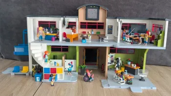 École aménagé playmobil