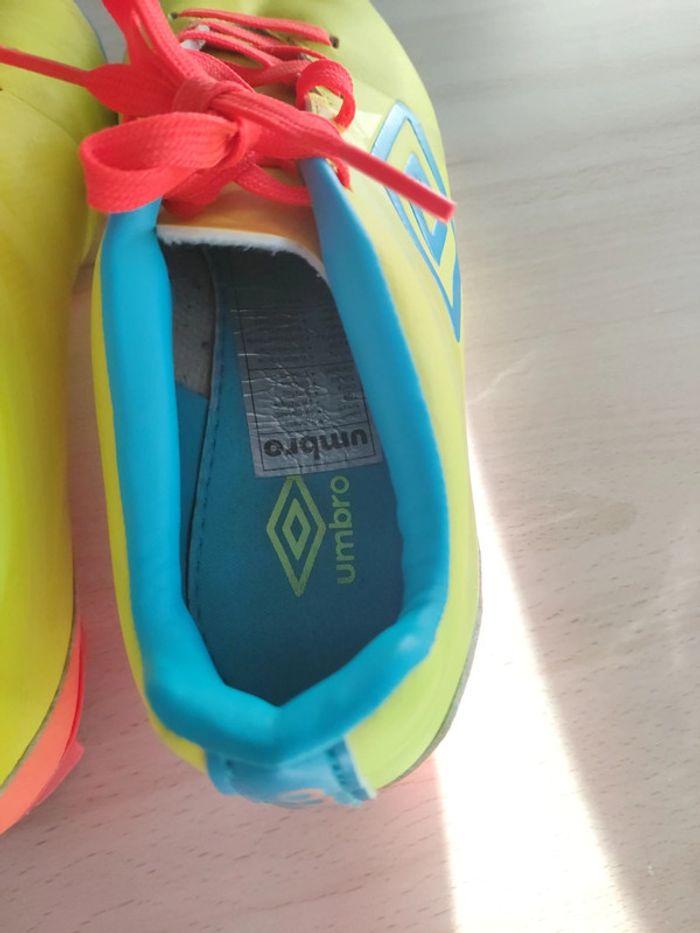 Chaussures de football à crampons taille 37.5 Umbro Velocita club - photo numéro 5