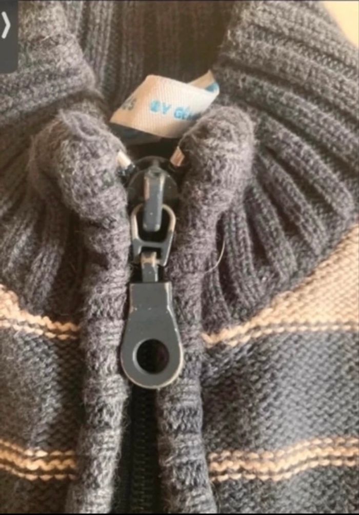 Gilet zippé BON ÉTAT pour garçon taille 3 ans couleurs gris et bleu marine - photo numéro 3