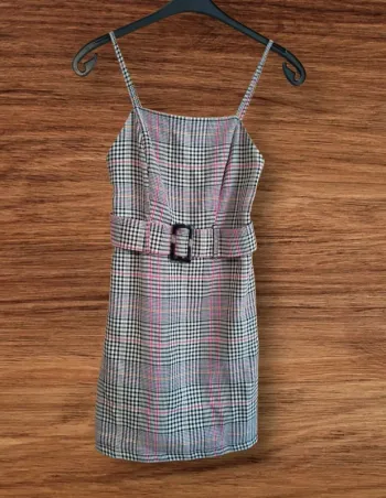 Robe vintage à carreaux – Charme rétro assuré 💕