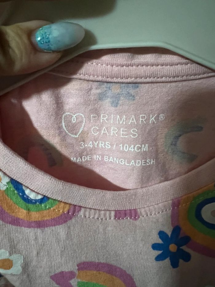 Tee shirt fille taille 3/4 ans marque Primark très bon état - photo numéro 2