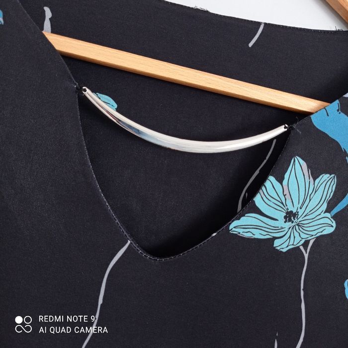 Top noir à fleurs turquoise t38/40 - photo numéro 4