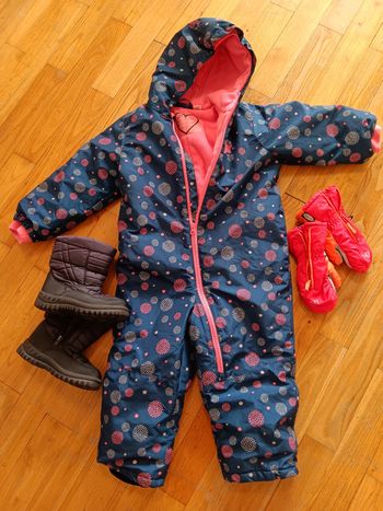 Combinaison de ski 3/4 ans, gants et apres ski 28