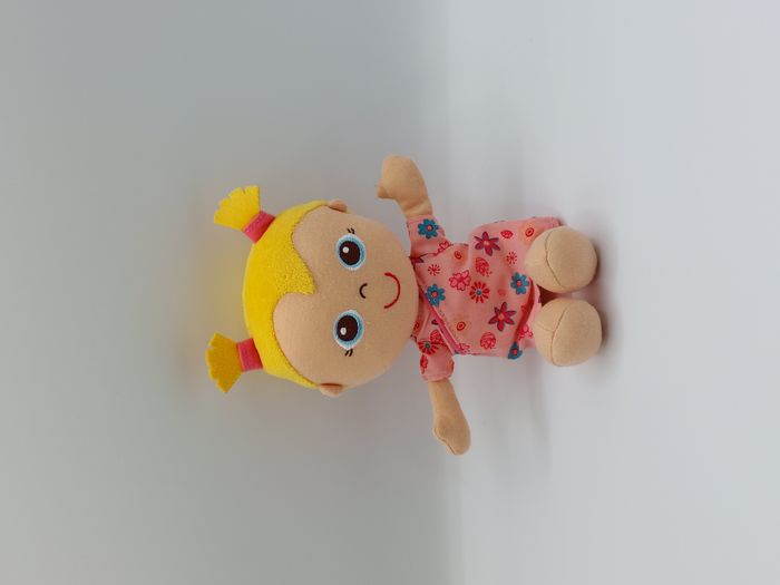 Peluche doudou poupée beige jaune OXYBUL Eveil et jeux robe rose fleurs 23 cm