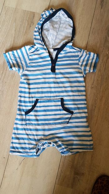 Combinaison short capuche rayée h&m 6/9 mois Garçon