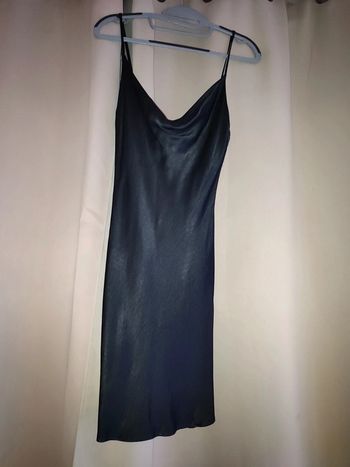 Robe noire effet satin