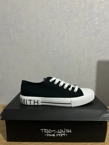 Baskets Teddy Smith basses Canvas noires & blanches 41