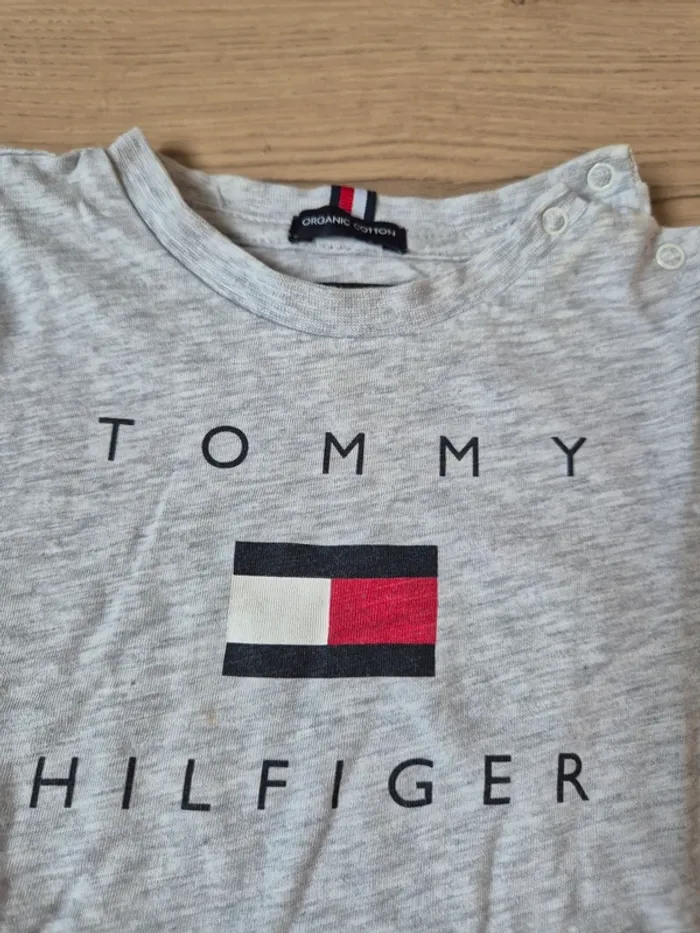 Tshirt Tommy Hilfiger 2 ans - photo numéro 3