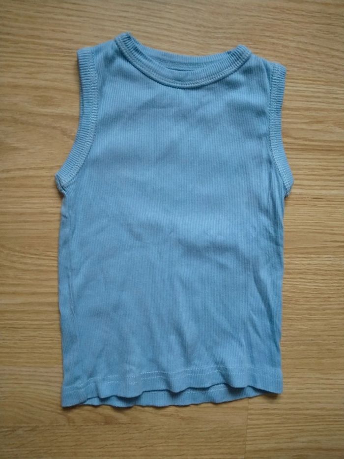 Débardeur bleu. U essentiel.
Taille 3 ans